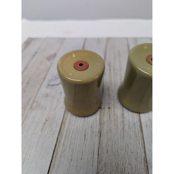 Vintage Set of Franciscan Earthenware Pebble Beach Salt Pepper Shakers 3" - Picture 4 of 4